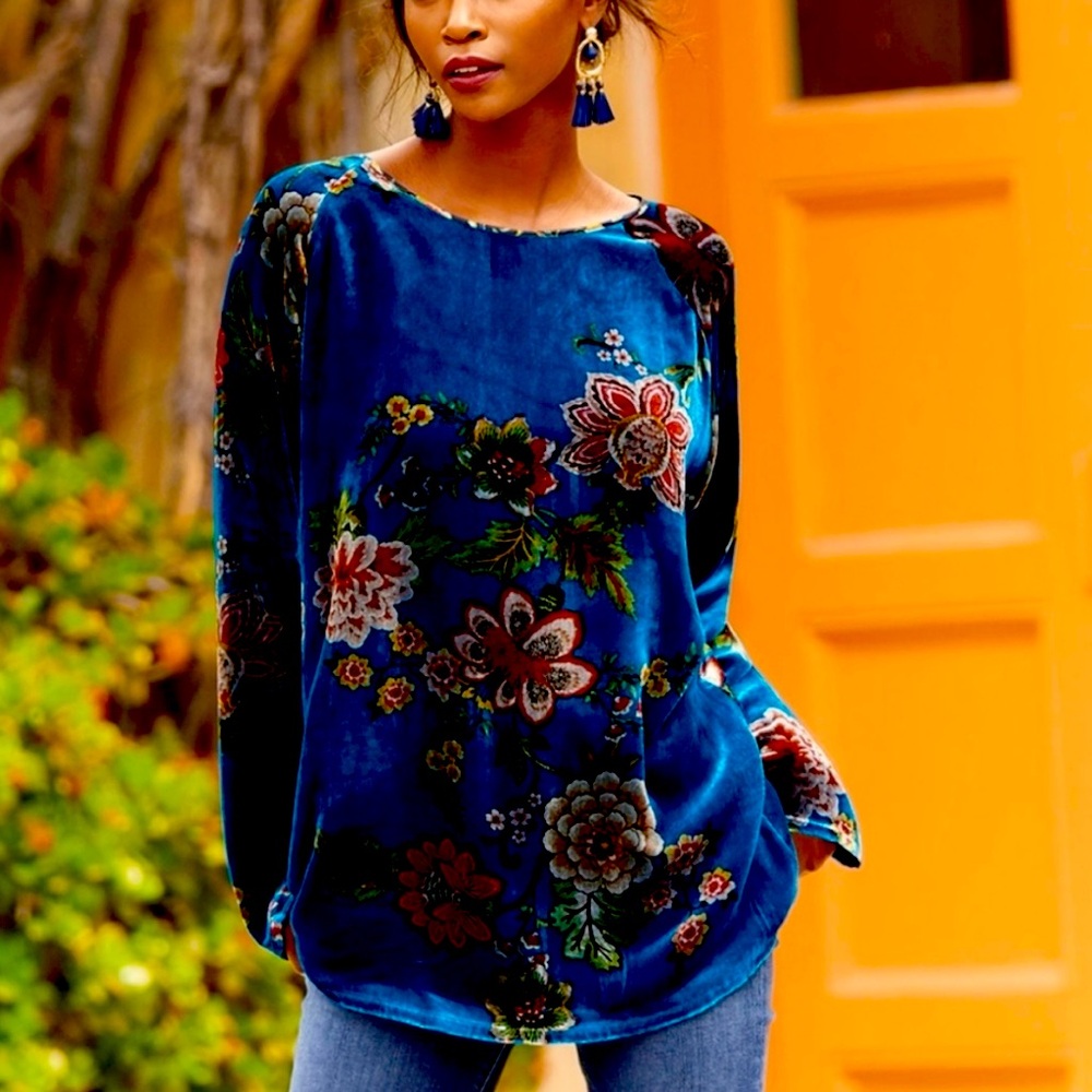 Johnny Was Karmen blue velvet floral top. L Like new. Lovely.